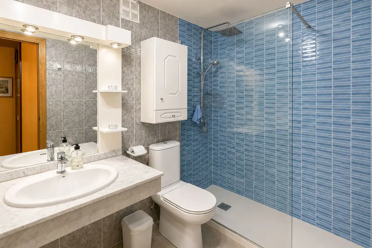 Baño de Apartamento en venta en Vielha e Mijaran con Calefacción, Parquet y Amueblado