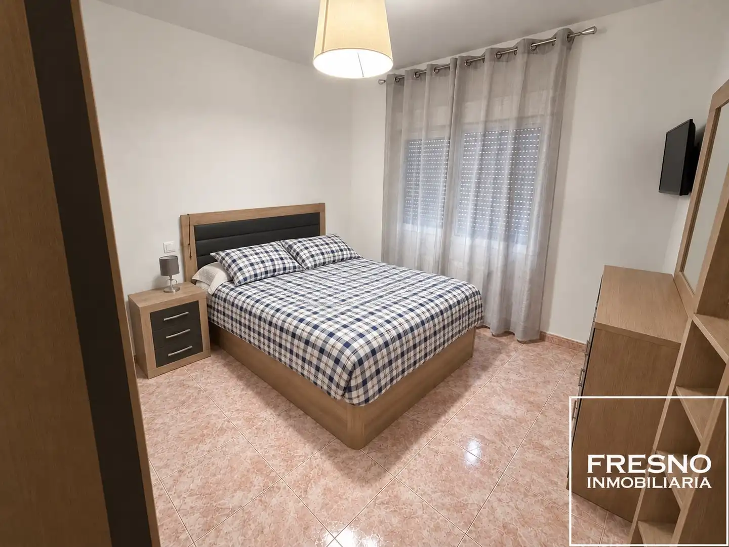 Habitación de Casa adosada en venta en Valdepiélagos con Calefacción, Jardín privado y Terraza