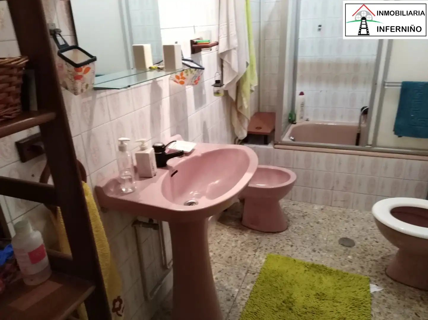 Baño de Piso en venta en Ferrol con Terraza, Trastero y Amueblado