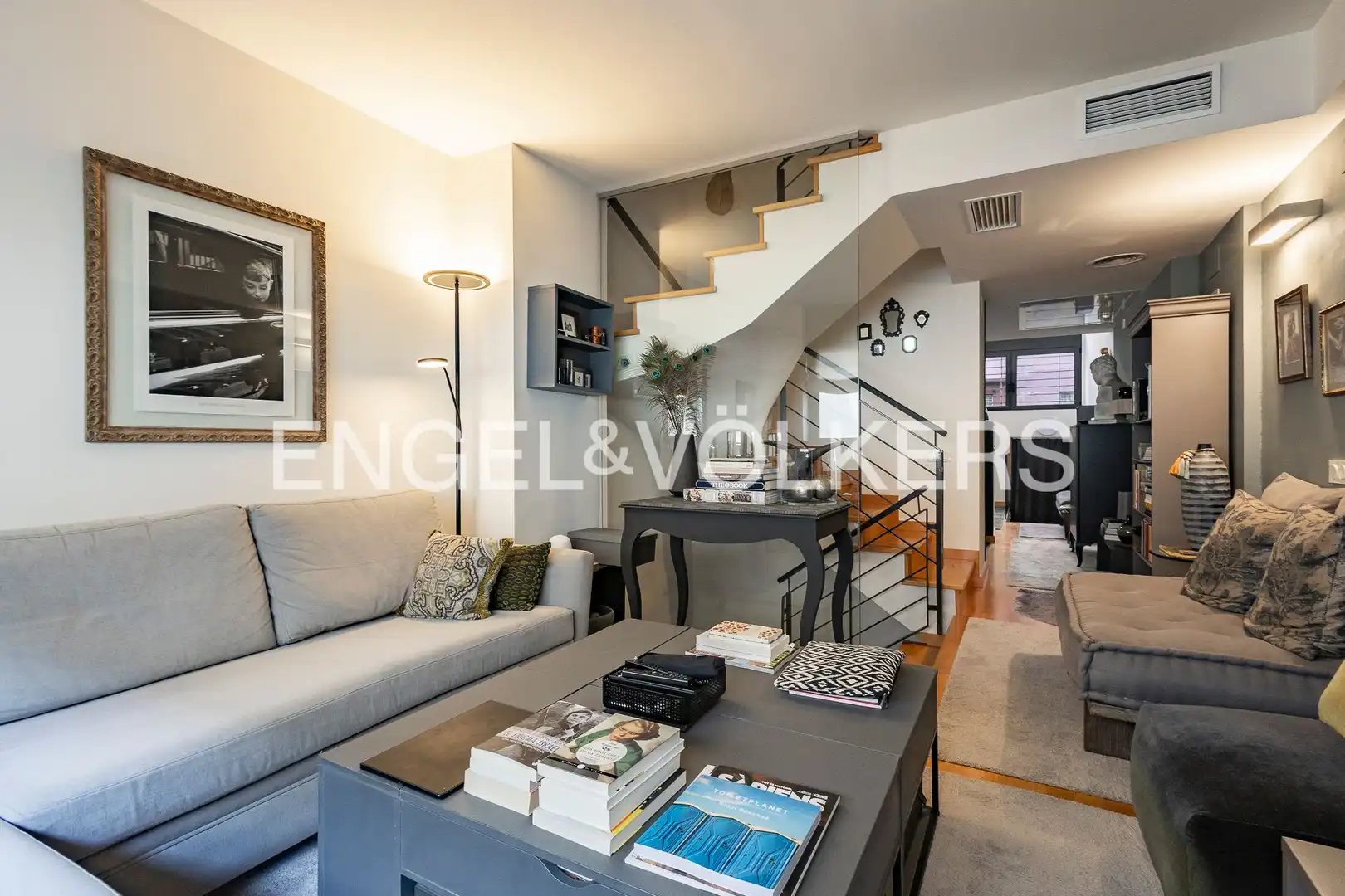 Living room of Duplexes for sale in Barcelona  with Air Conditioner, Heating and Parquet flooring
