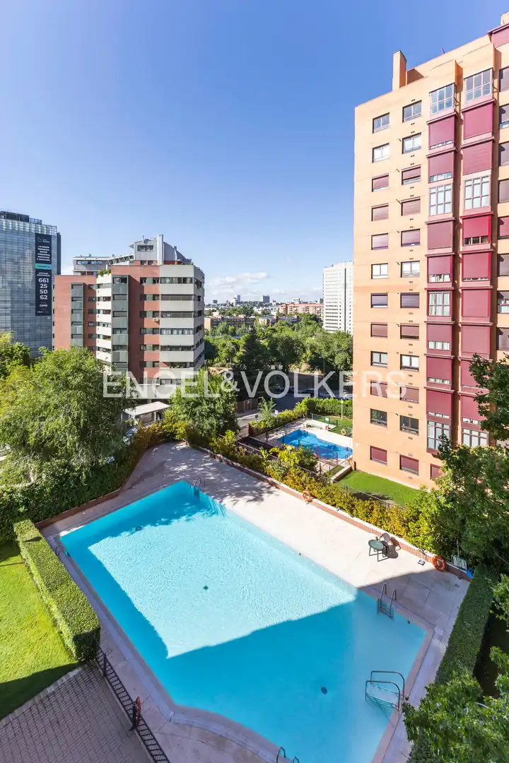 Schwimmbecken von Wohnung zur Miete in Madrid mit Klimaanlage, Heizung und Schwimmbad