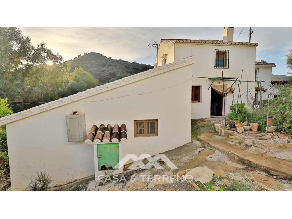 Vista exterior de Finca rústica en venda en Comares amb Jardí privat i Terrassa