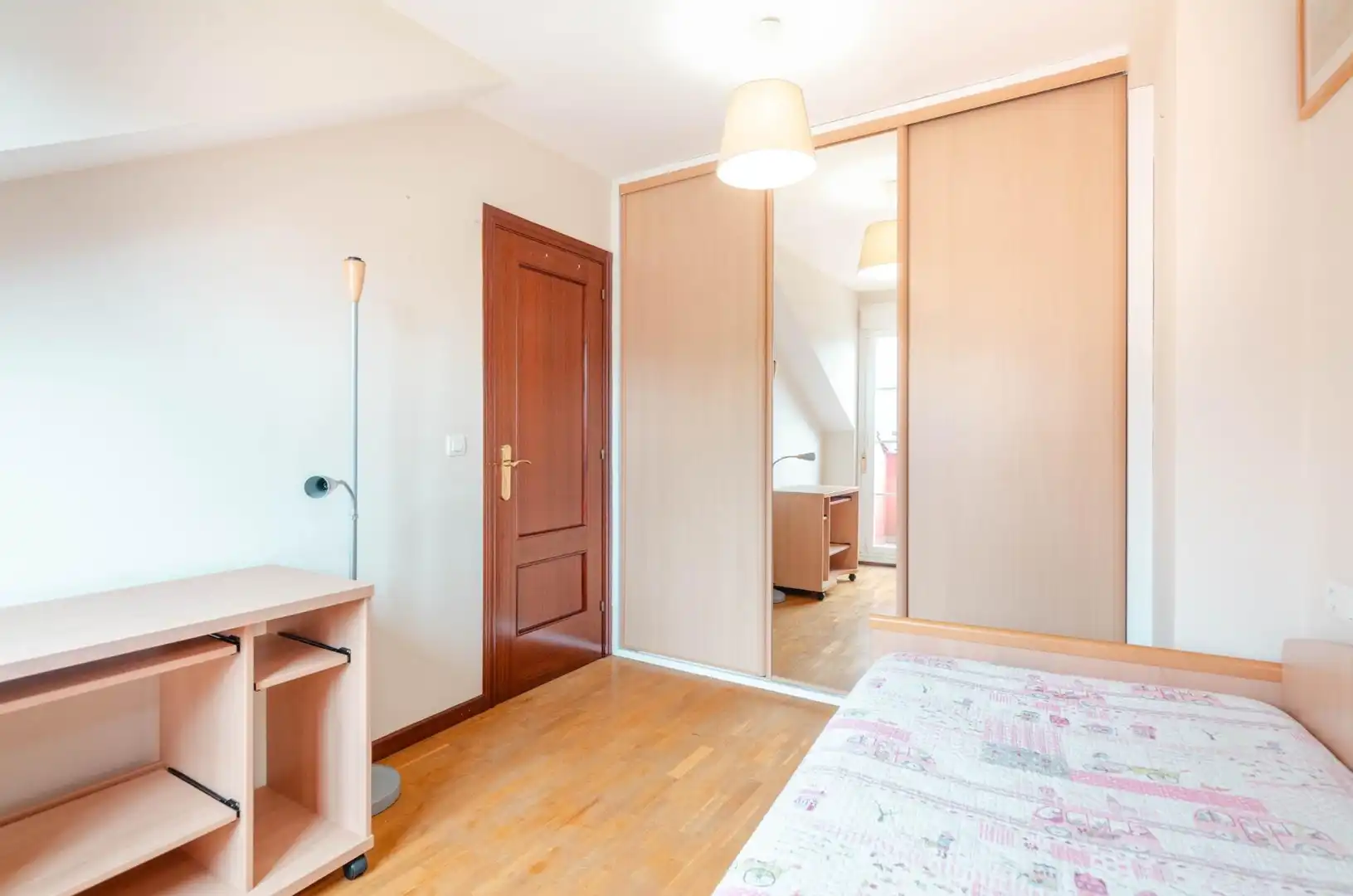 Habitación de Piso en venta en Mieres (Asturias) con Calefacción, Amueblado y Balcón