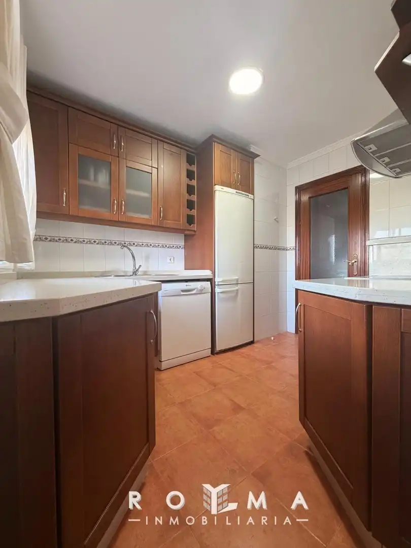 Cocina de Piso de alquiler en Dos Hermanas con Aire acondicionado, Calefacción y Jardín privado