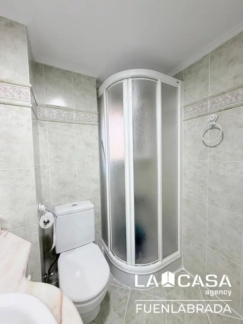 Bathroom of Flat for sale in Fuenlabrada  with Oven and Washing machine