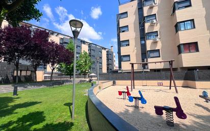 Vista exterior de Pis en venda en Valdemoro amb Calefacció, Jardí privat i Piscina comunitària