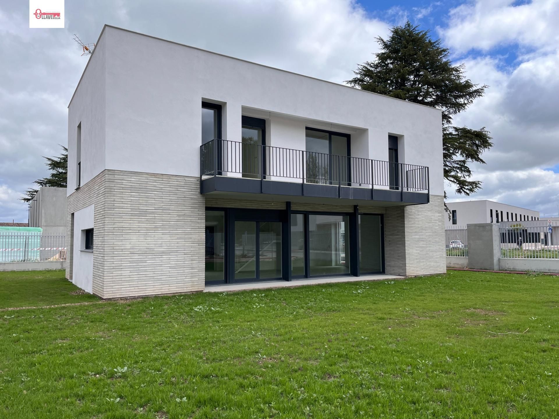 Vista exterior de Casa o xalet en venda en Burgos Capital amb Calefacció, Jardí privat i Terrassa