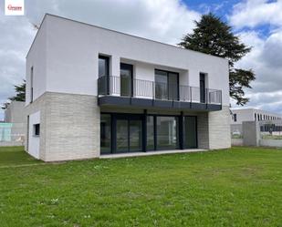 Vista exterior de Casa o xalet en venda en Burgos Capital amb Calefacció, Jardí privat i Terrassa