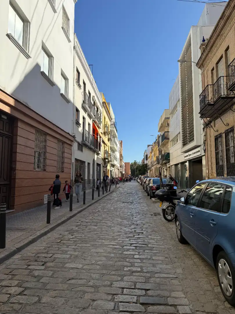 Vista exterior de Local de alquiler en Sevilla con Aire acondicionado