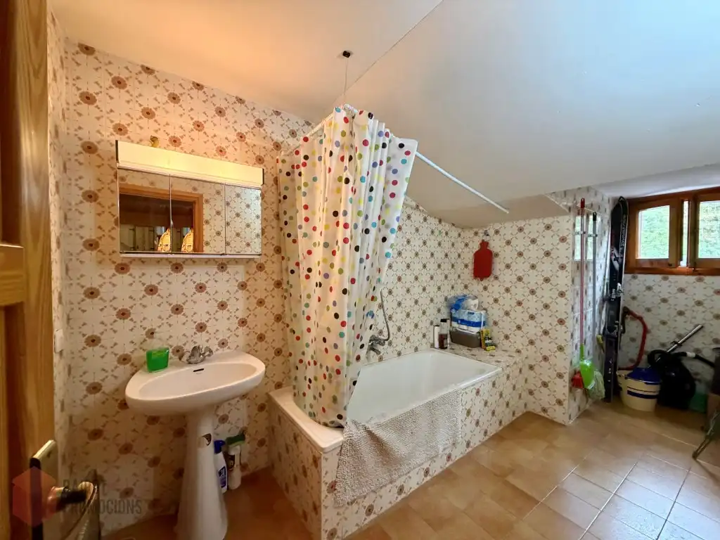 Badezimmer von Dachboden zum Verkauf in Setcases