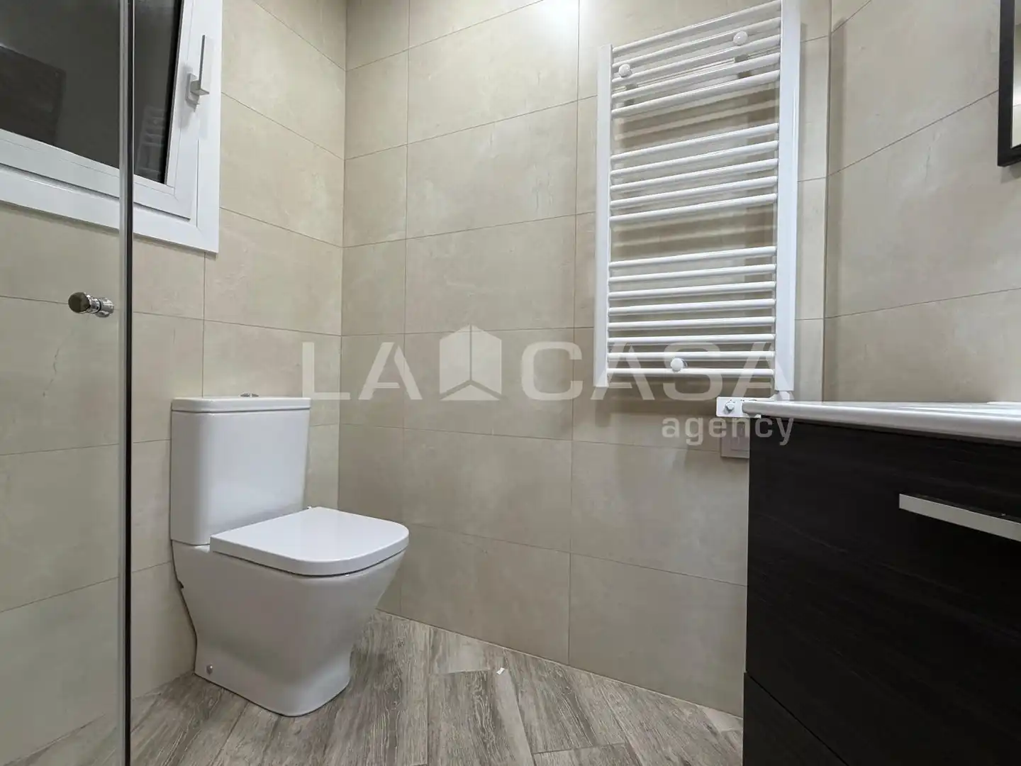 Baño de Piso en venta en Santa Coloma de Gramenet con Calefacción