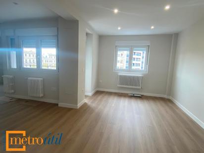 Bedroom of Flat for sale in Salamanca Capital  with Heating, Parquet flooring and Balcony