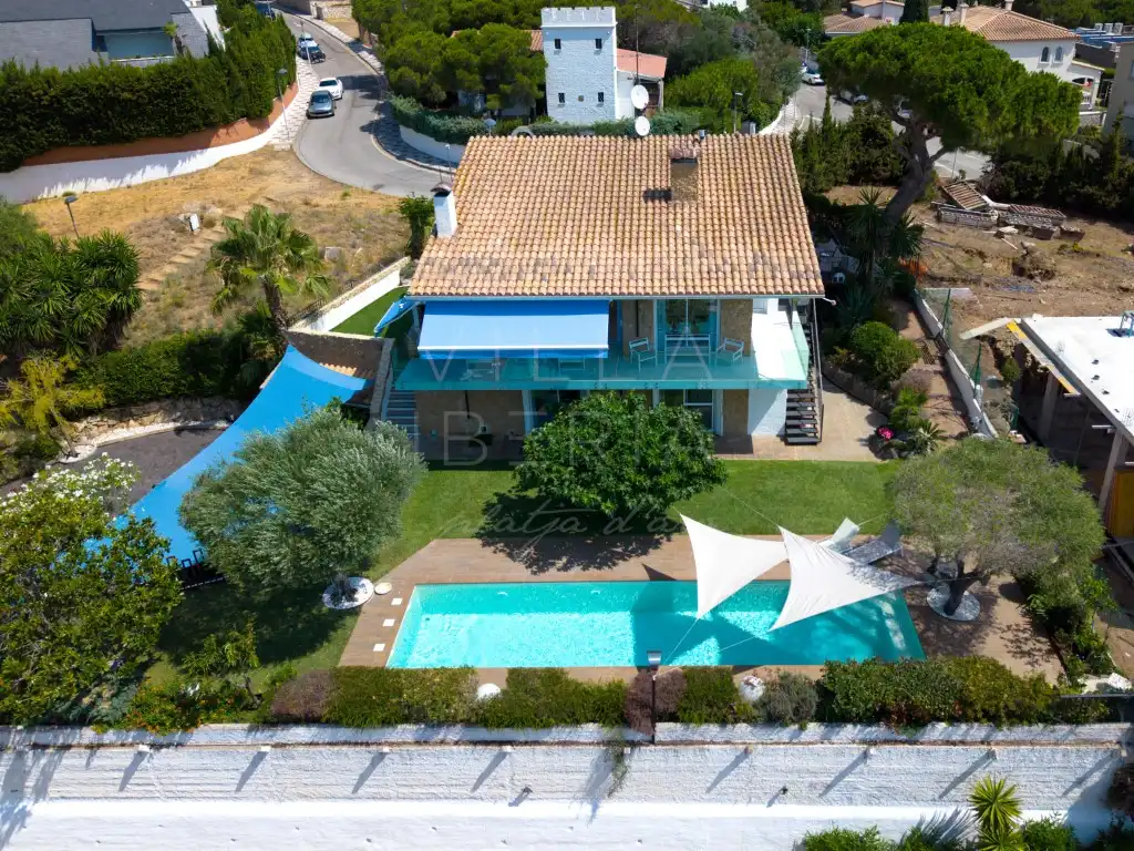 Vista exterior de Casa o chalet en venta en Castell d'Aro, Platja d'Aro i s'Agaró con Aire acondicionado, Calefacción y Jardín privado