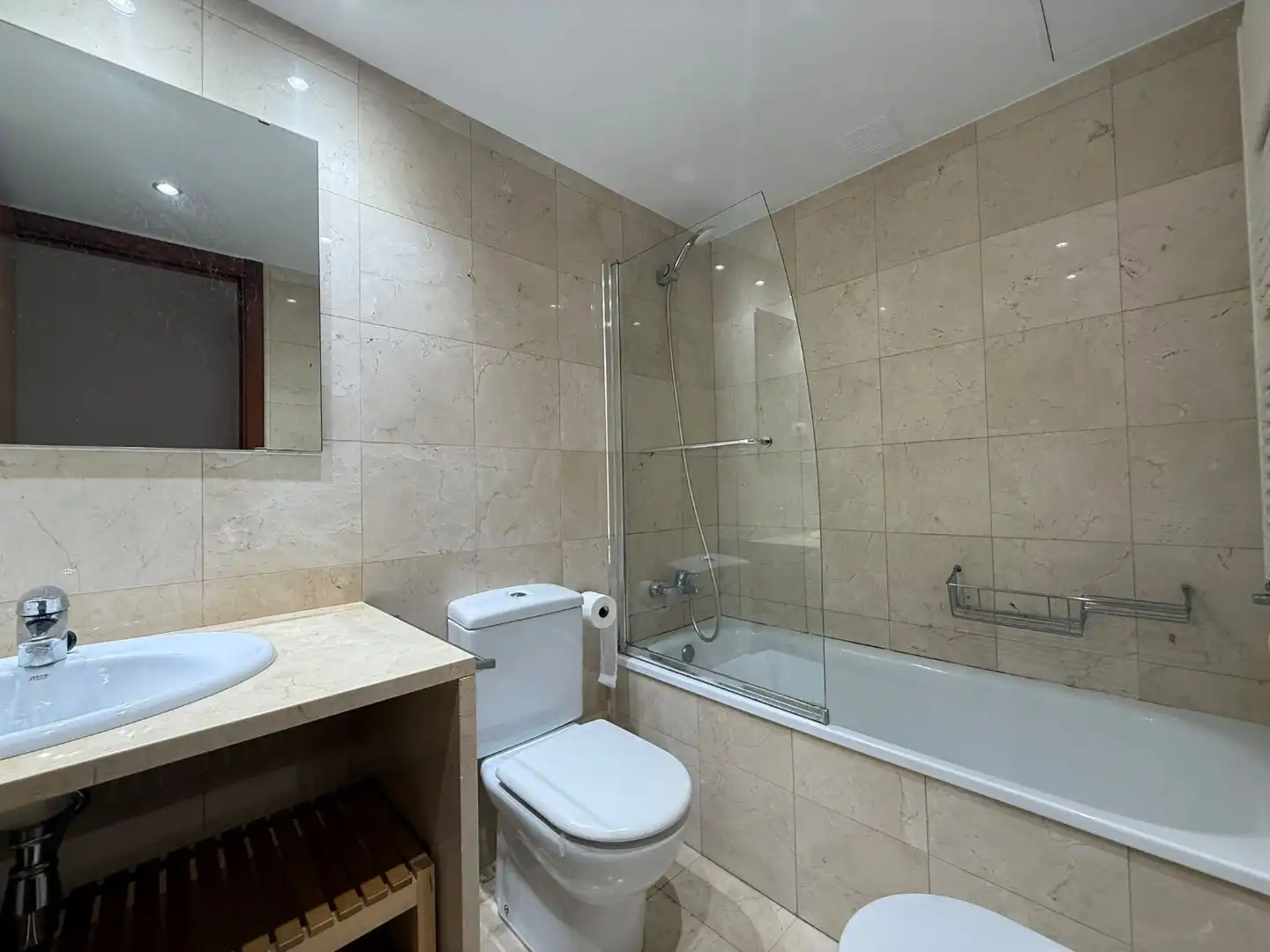 Bathroom of Flat for rent in Port