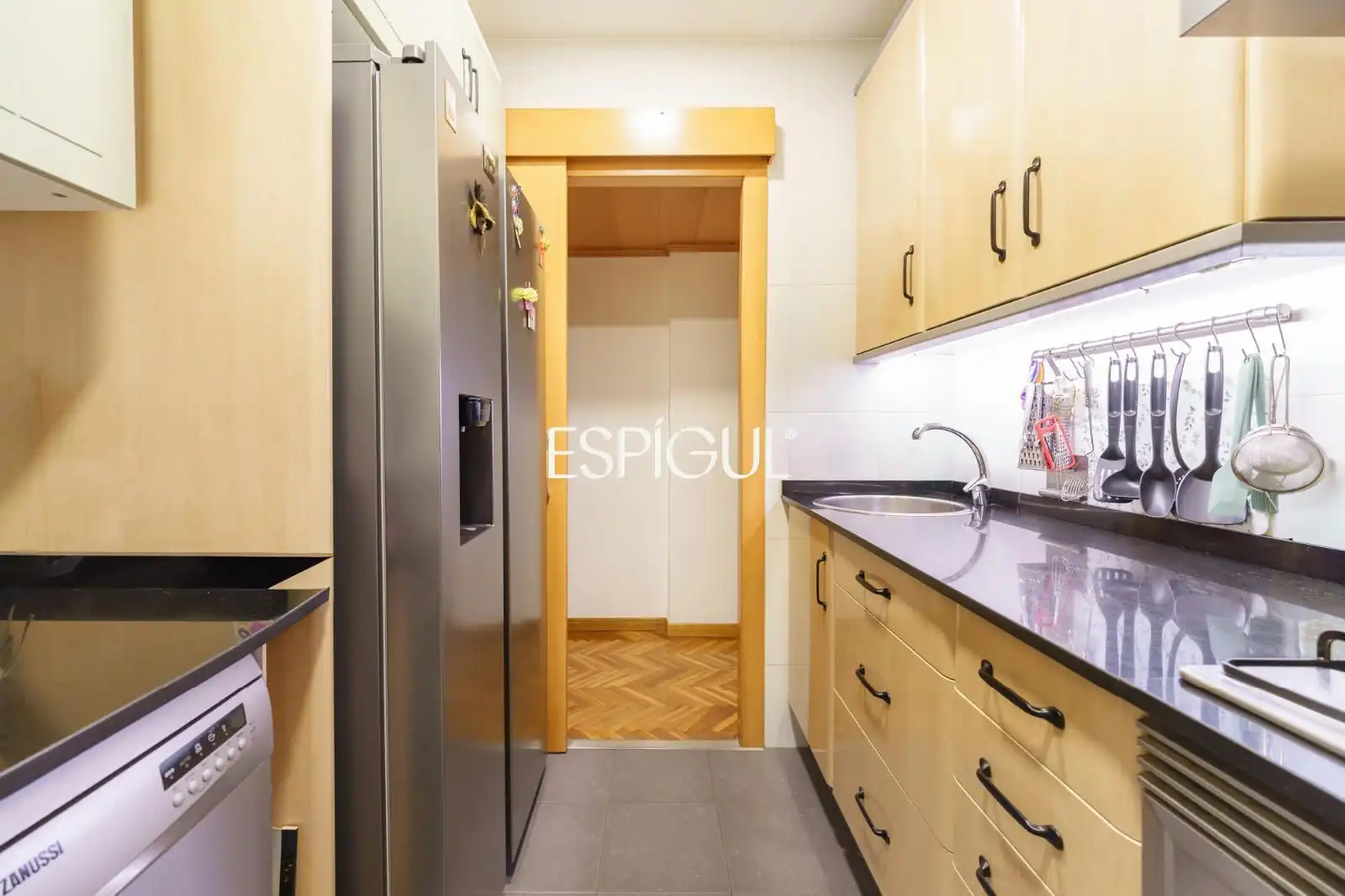 Küche von Wohnung zum Verkauf in Barcelona mit Klimaanlage, Heizung und Parkett
