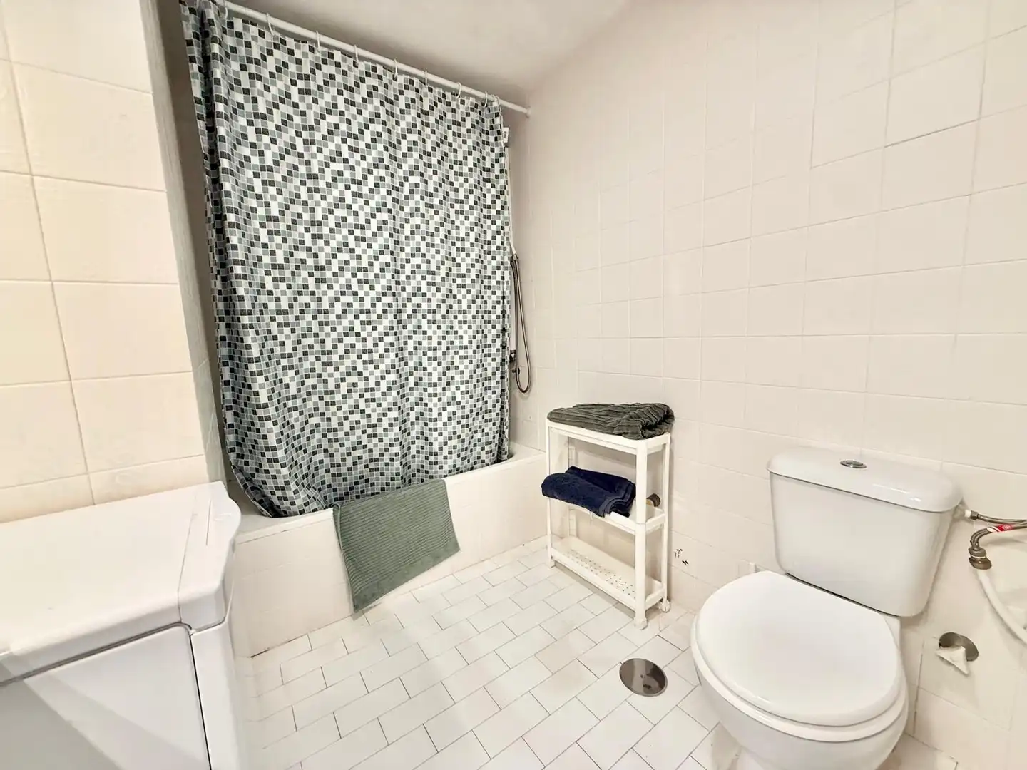 Bany de Apartament de lloguer en La Manga del Mar Menor amb Aire condicionat, Calefacció i Piscina