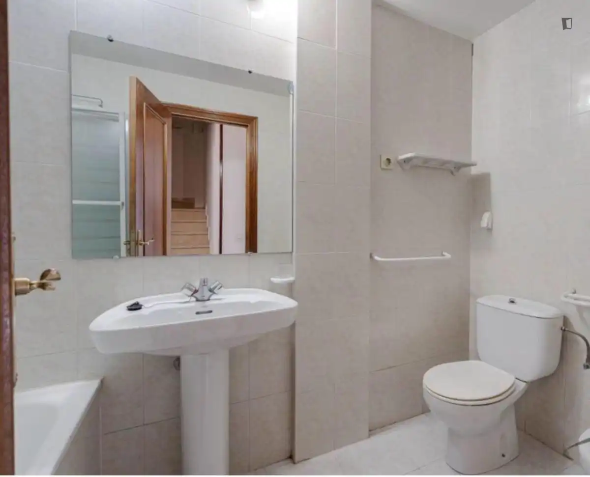 Bathroom of Houses for rent in Sevilla  with Heating, Furnished and Oven
