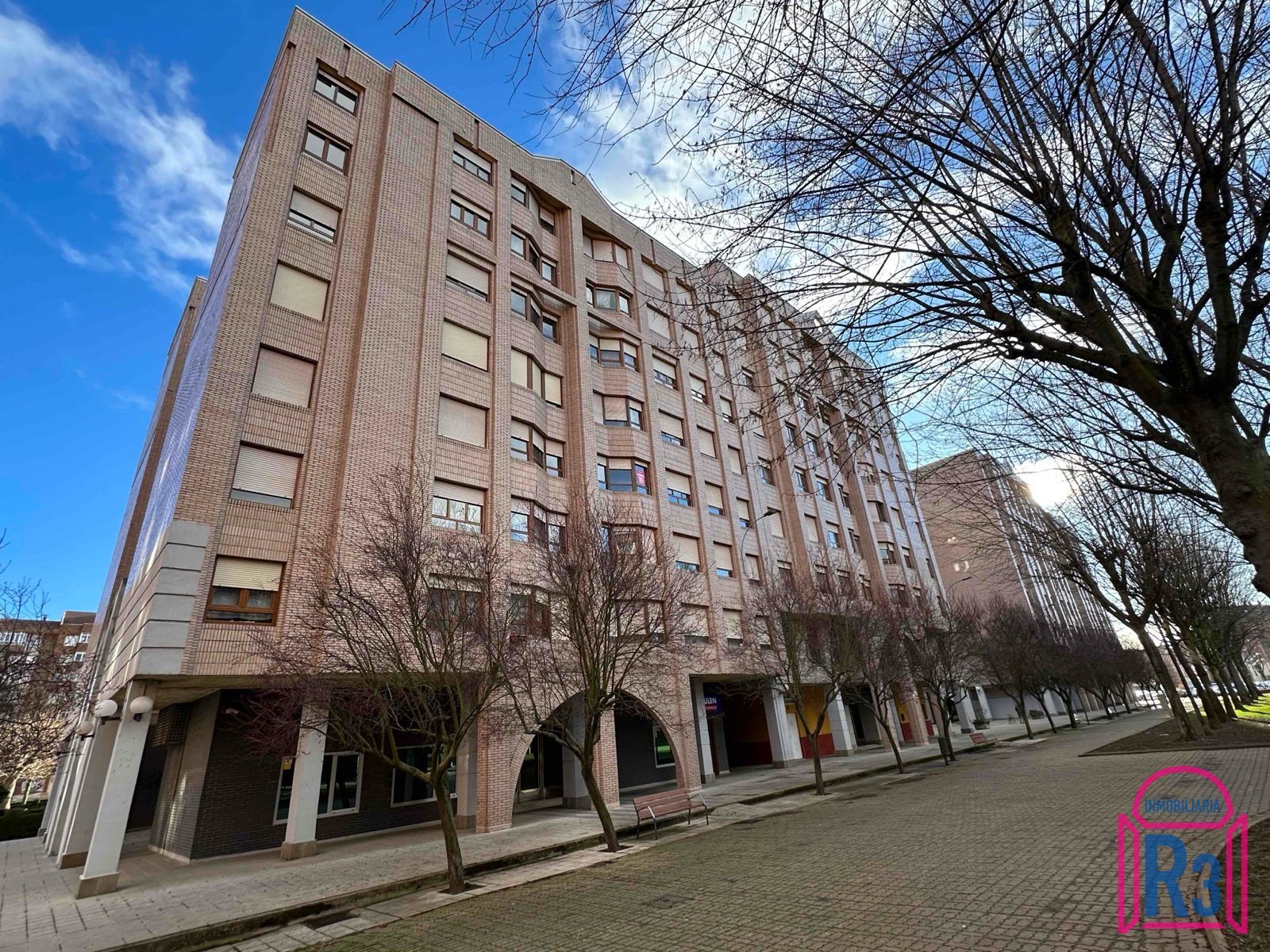 Vista exterior de Piso de alquiler en León Capital  con Calefacción, Terraza y Trastero