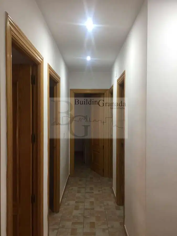 Piso de alquiler en Granada con Calefacción, Terraza y Amueblado