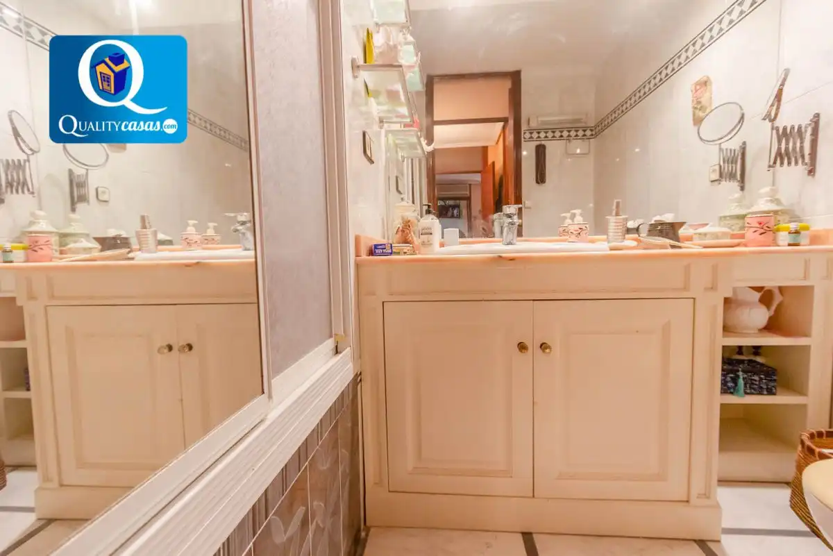 Bany de Apartament en venda en Alicante / Alacant amb Aire condicionat, Calefacció i Terrassa