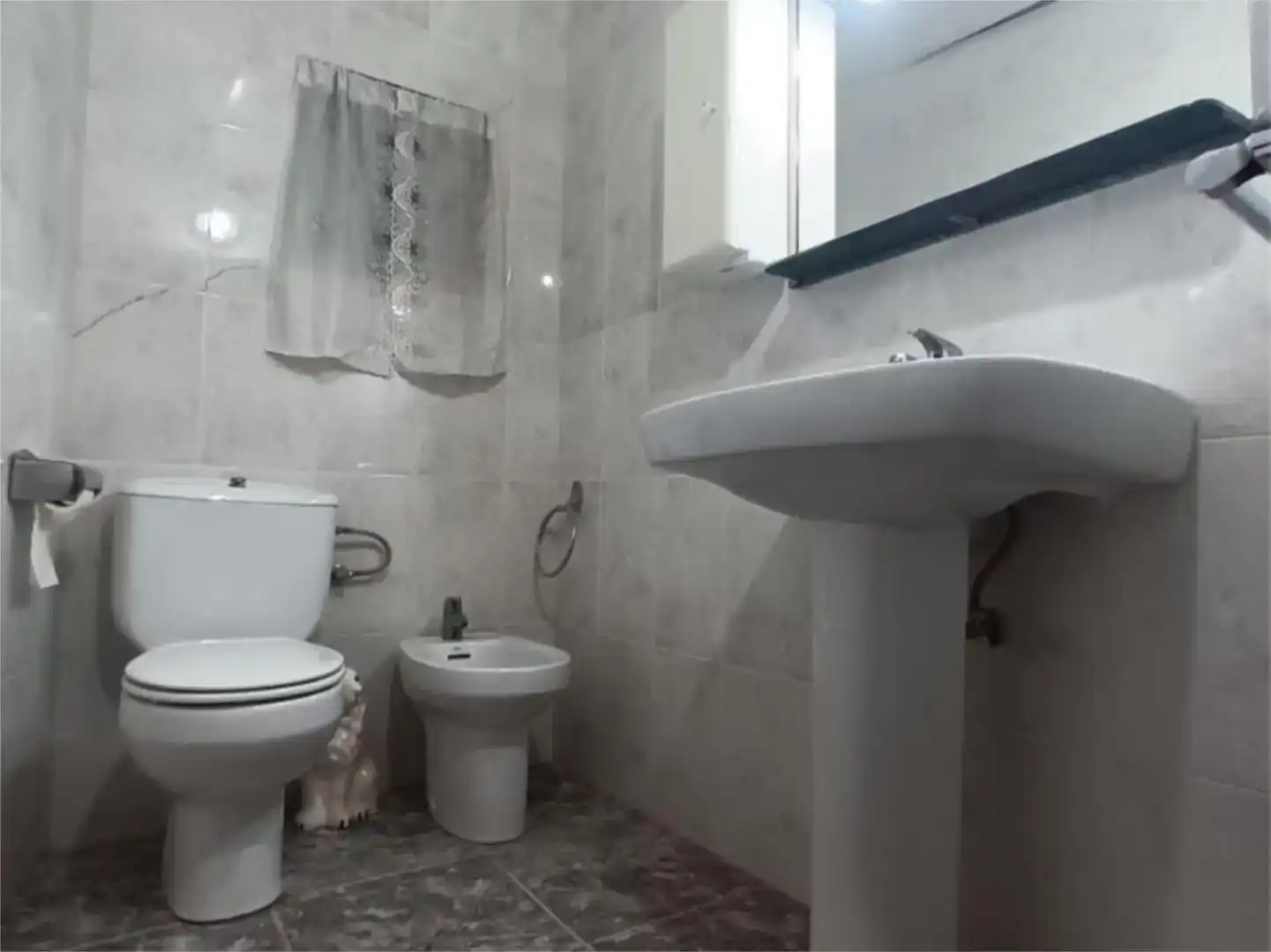 Badezimmer von Wohnung zum Verkauf in Castelnou mit Abstellraum und Balkon