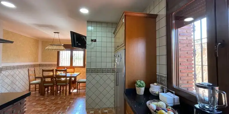 Cuina de Casa o xalet en venda en Loja amb Aire condicionat, Jardí privat i Terrassa