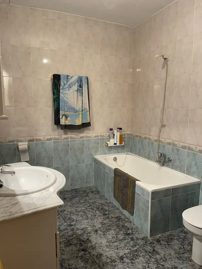 Baño de Casa o chalet en venta en Valdeobispo con Terraza, Trastero y Amueblado