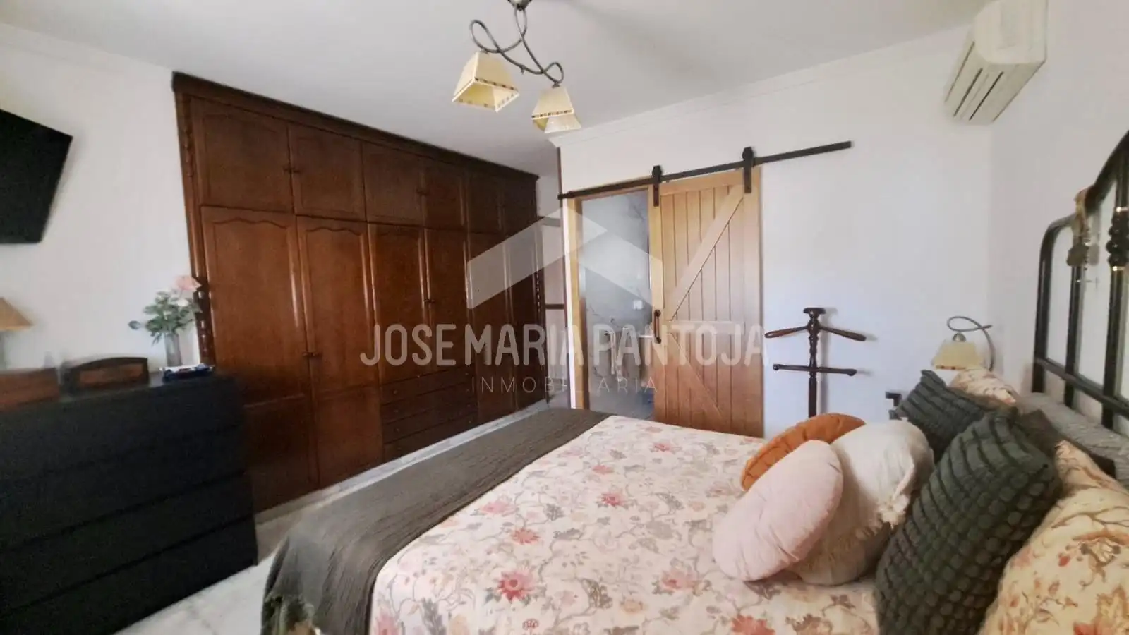 Bedroom of Houses for sale in Jerez de la Frontera  with Air Conditioner, Heating and Private garden