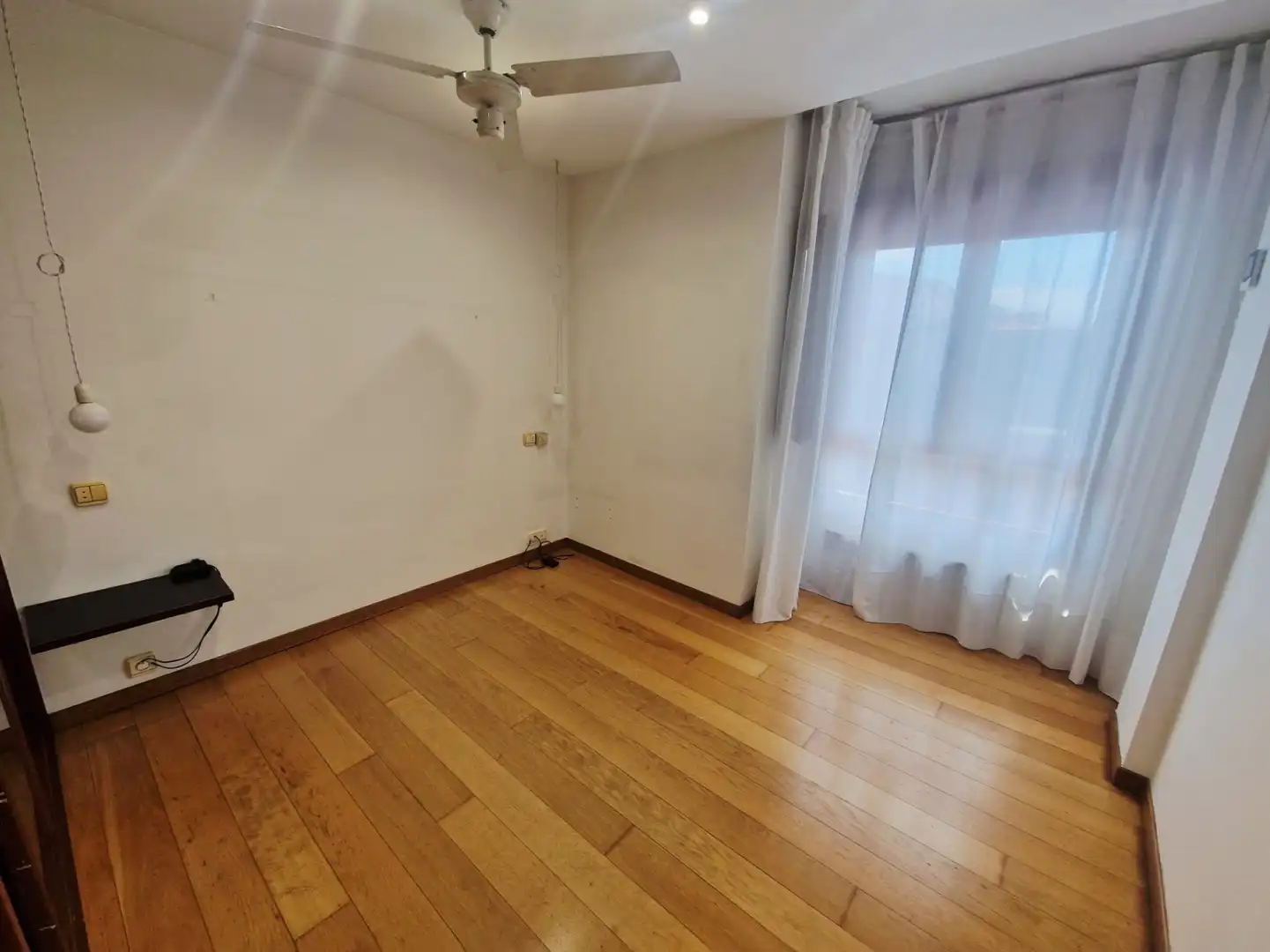 Habitación de Ático en venta en Avilés con Calefacción y Terraza