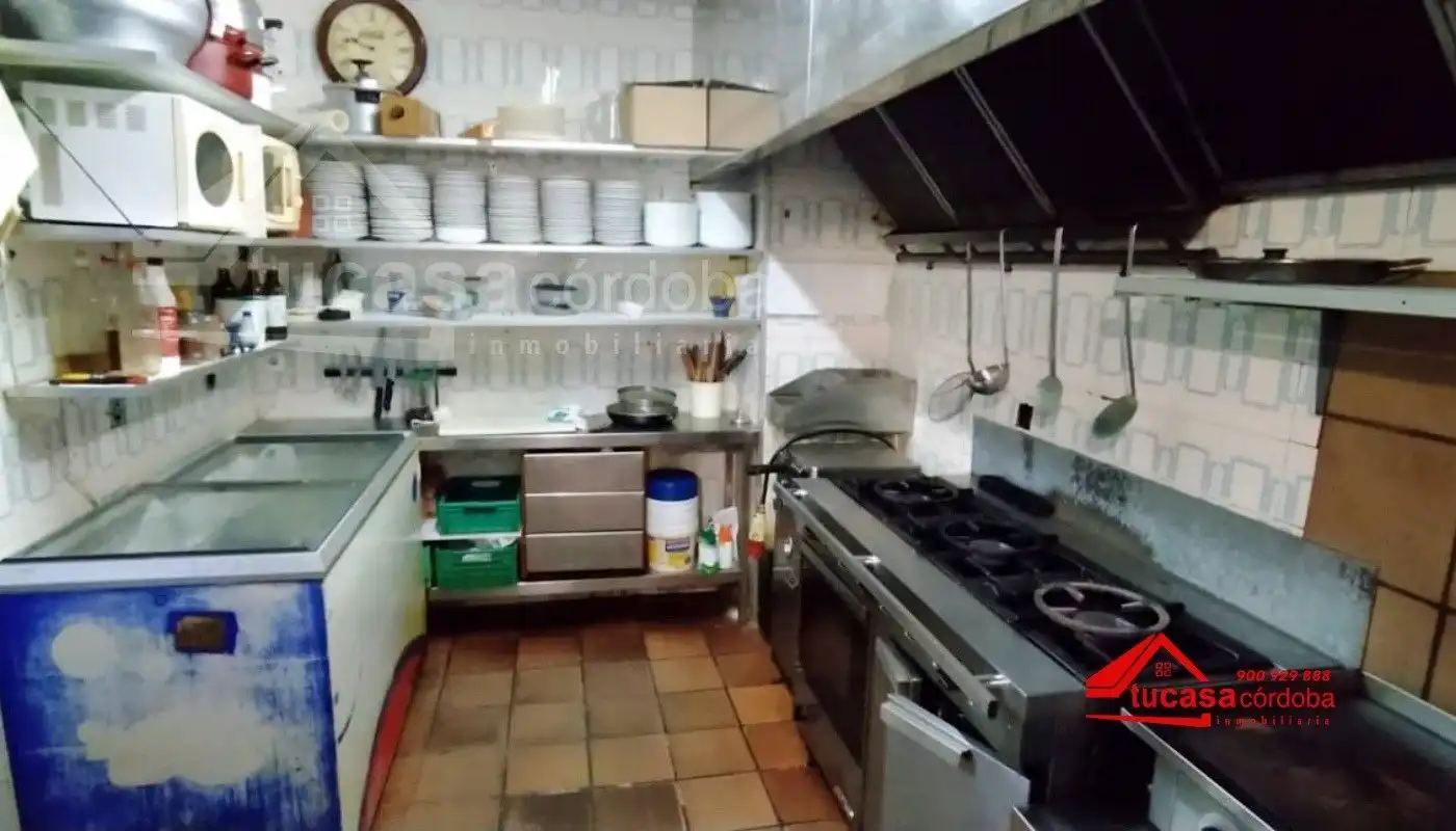 Cocina de Local en venta en Poniente-Sur