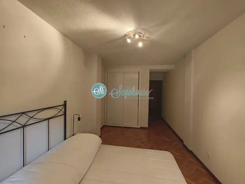 Bedroom of Flat for rent in Segovia  with Heating, Parquet flooring and Terrace
