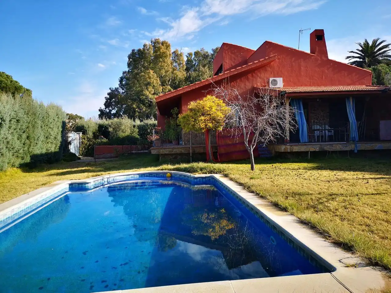 Piscina de Casa o xalet en venda en Linares