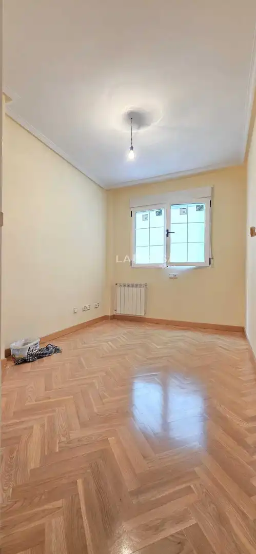Dormitori de Casa adosada en venda en Valladolid amb Calefacció, Terrassa i Traster