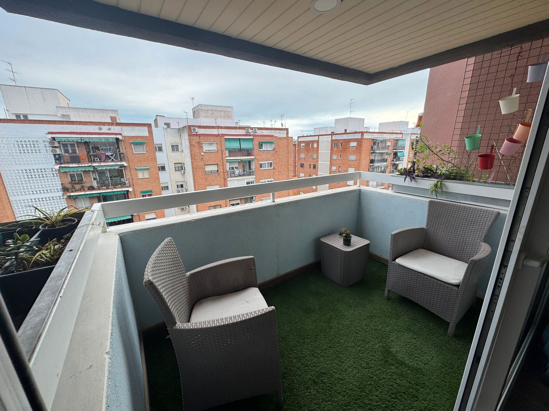 Terrassa de Pis de lloguer en  Valencia Capital amb Aire condicionat, Parquet i Moblat