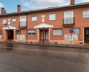 Vista exterior de Casa o xalet en venda en Navalcarnero amb Aire condicionat, Calefacció i Terrassa