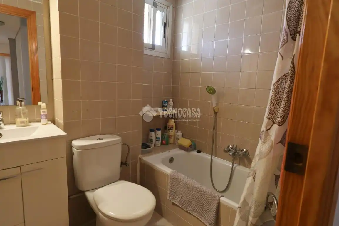 Badezimmer von Wohnung zum Verkauf in Sagunto / Sagunt mit Klimaanlage und Balkon