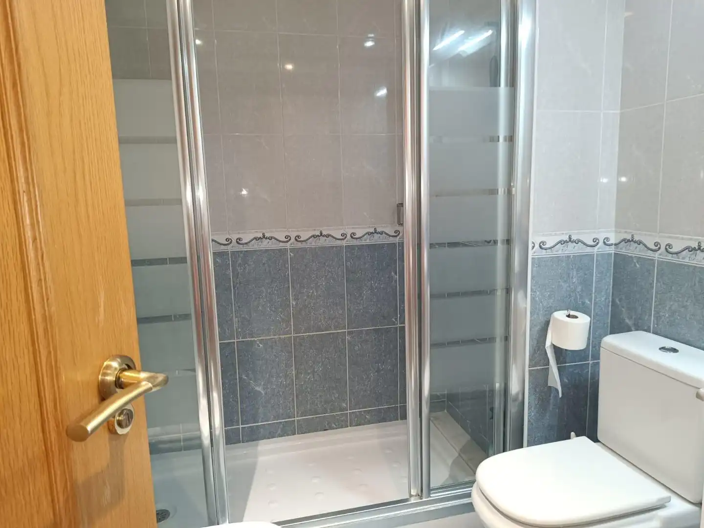 Bany de Apartament de lloguer en Santa Pola amb Aire condicionat, Terrassa i Moblat