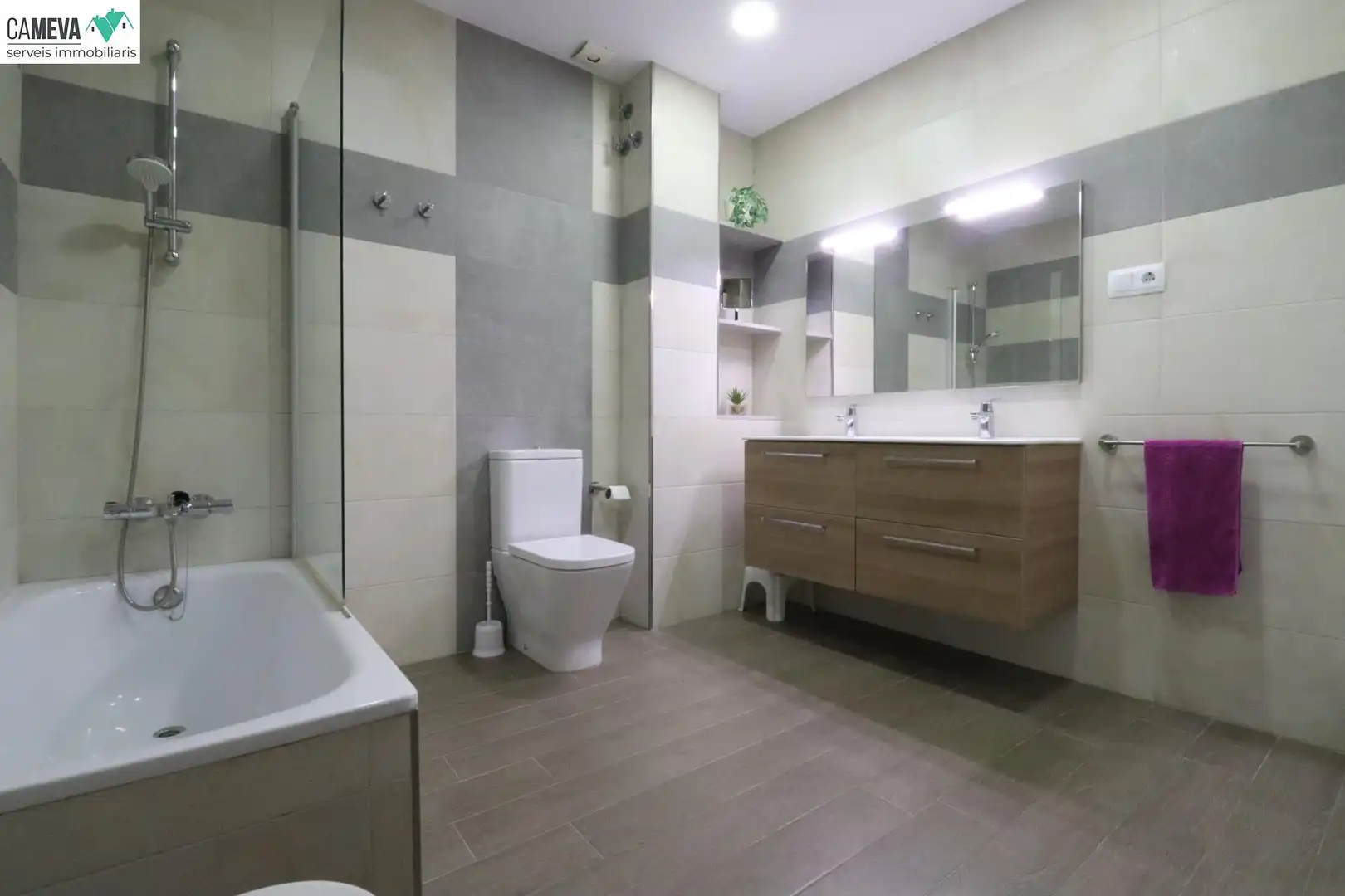 Bathroom of Flat for sale in Sabadell  with Heating, Parquet flooring and Terrace