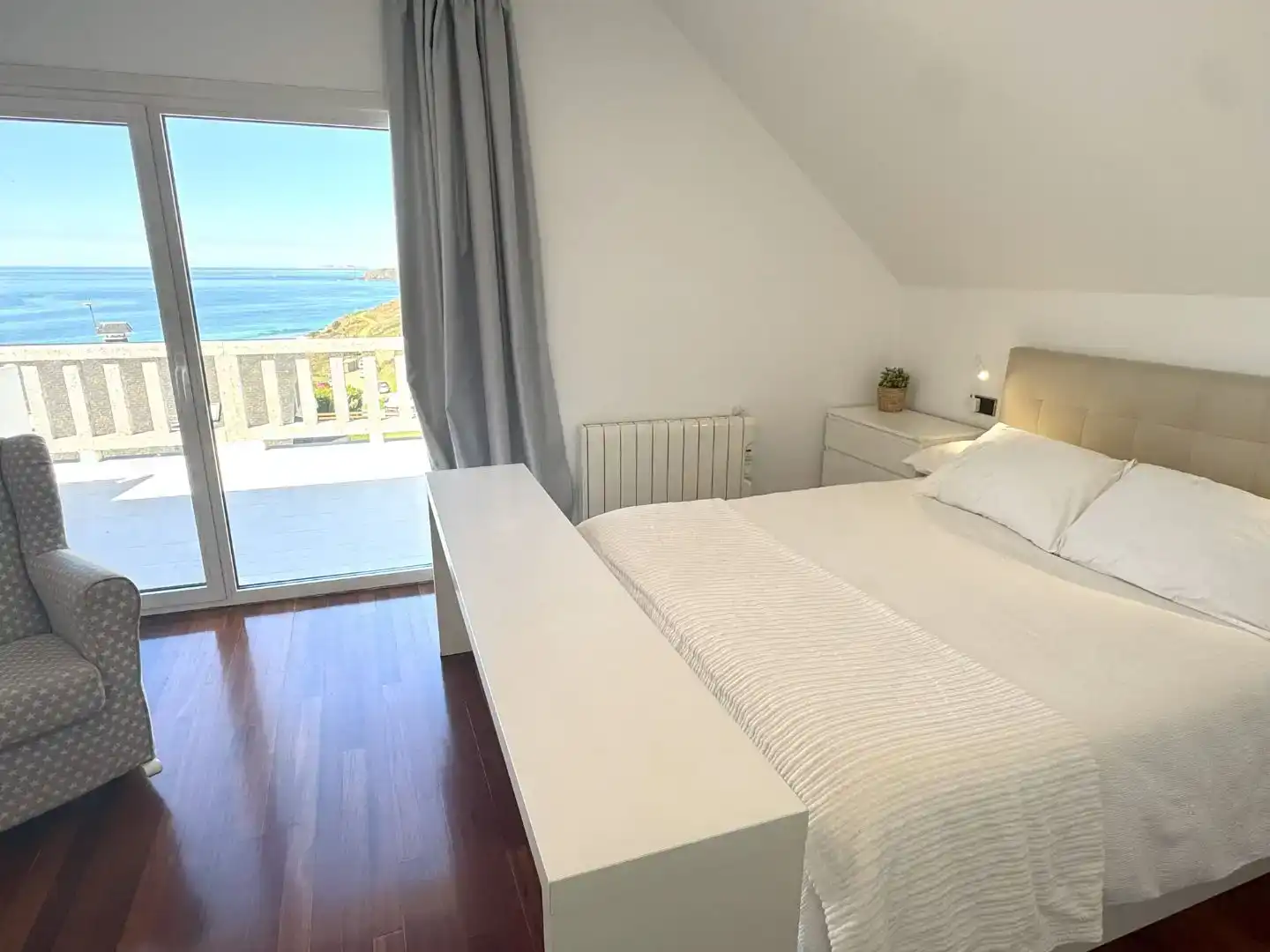 Dormitori de Casa o xalet en venda en Sanxenxo amb Piscina i Balcó