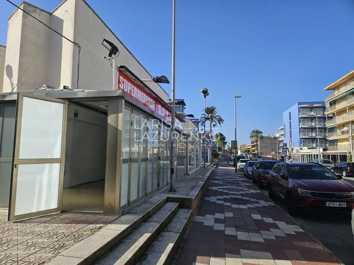 Außenansicht von Geschaftsraum zur Miete in Cambrils mit Klimaanlage