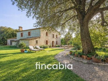 Casa amb balcó en venda a Sils