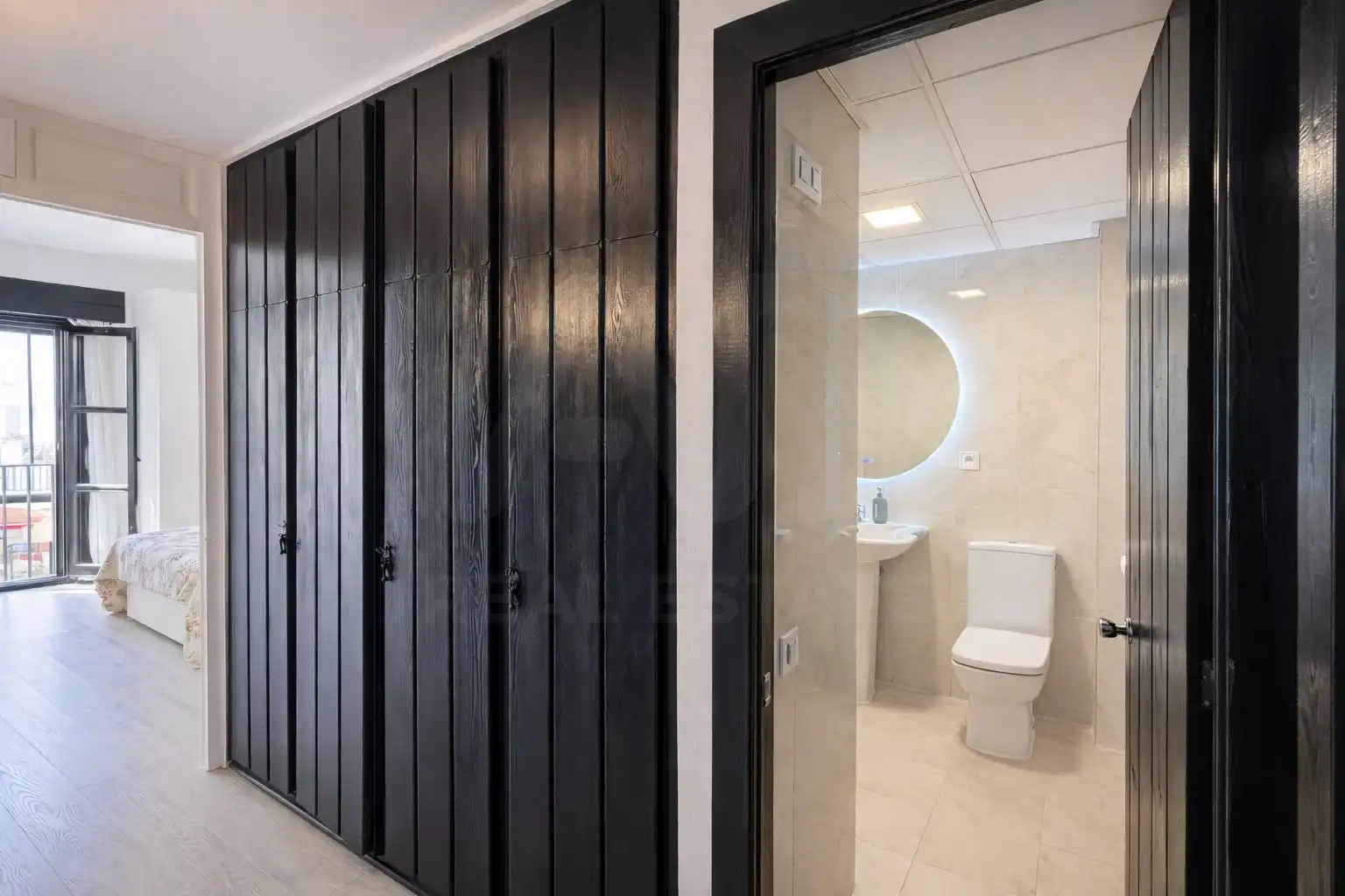 Bathroom of Flat for sale in Marbella  with Air Conditioner and Terrace