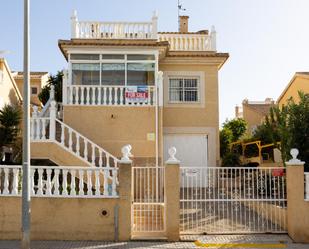 Vista exterior de Casa o xalet en venda en Alicante / Alacant amb Aire condicionat, Traster i Piscina comunitària