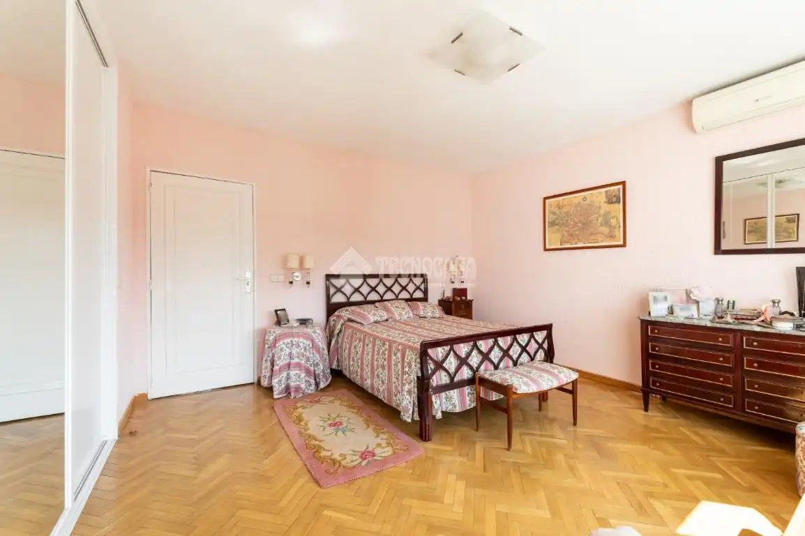 Habitación de Casa adosada en venta en Hoyo de Manzanares con Aire acondicionado, Calefacción y Jardín privado