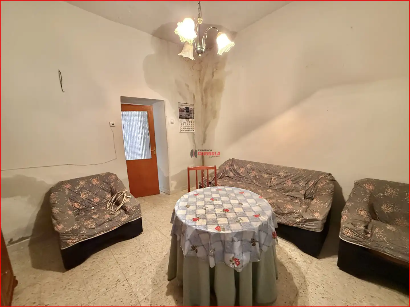 Wohnzimmer von Einfamilien-Reihenhaus zum Verkauf in Gerindote mit Möbliert