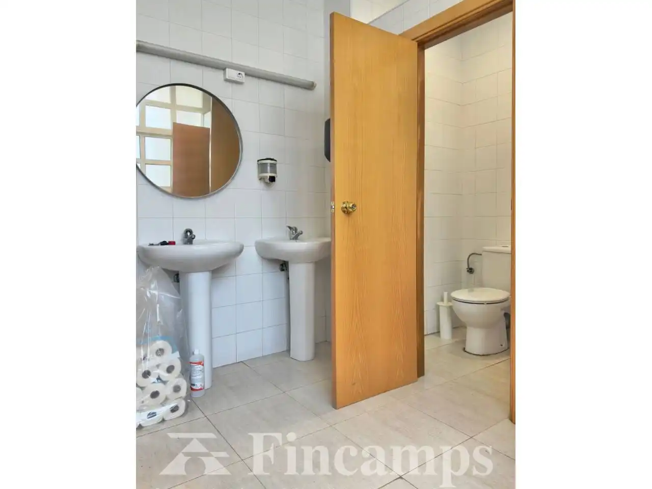 Badezimmer von Fabrikhallen zur Miete in Sabadell mit Heizung und Alarm
