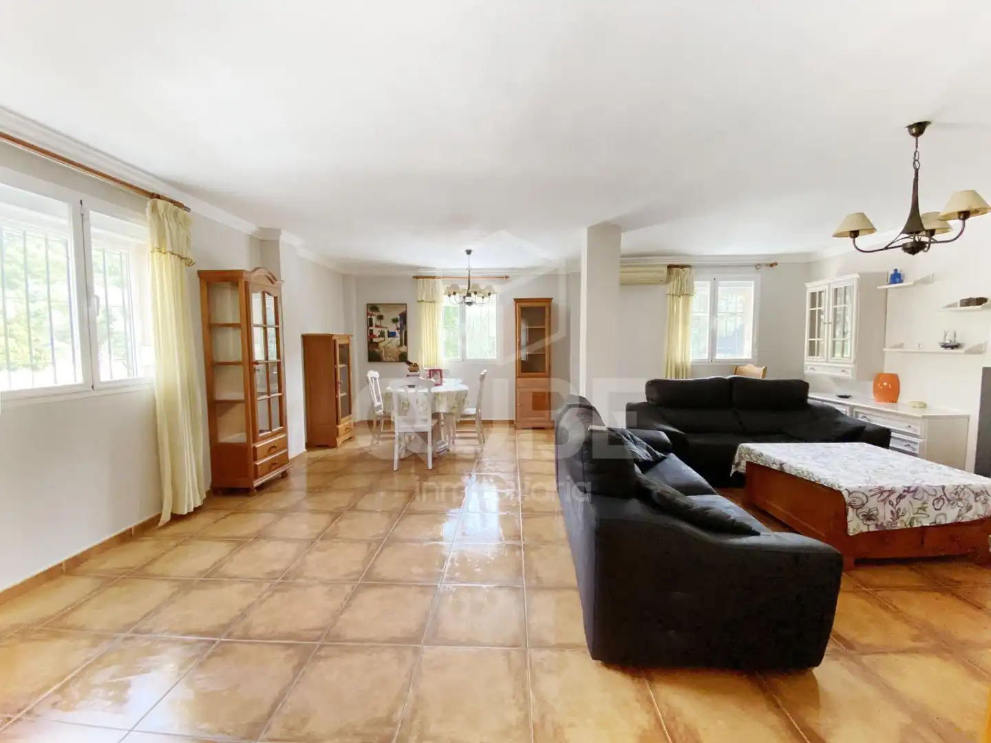 Sala d'estar de Casa adosada en venda en Alhaurín de la Torre amb Aire condicionat, Terrassa i Traster