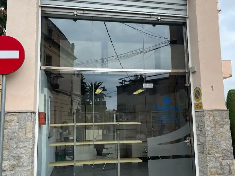 Local comercial de lloguer a Antoni Ibars 3