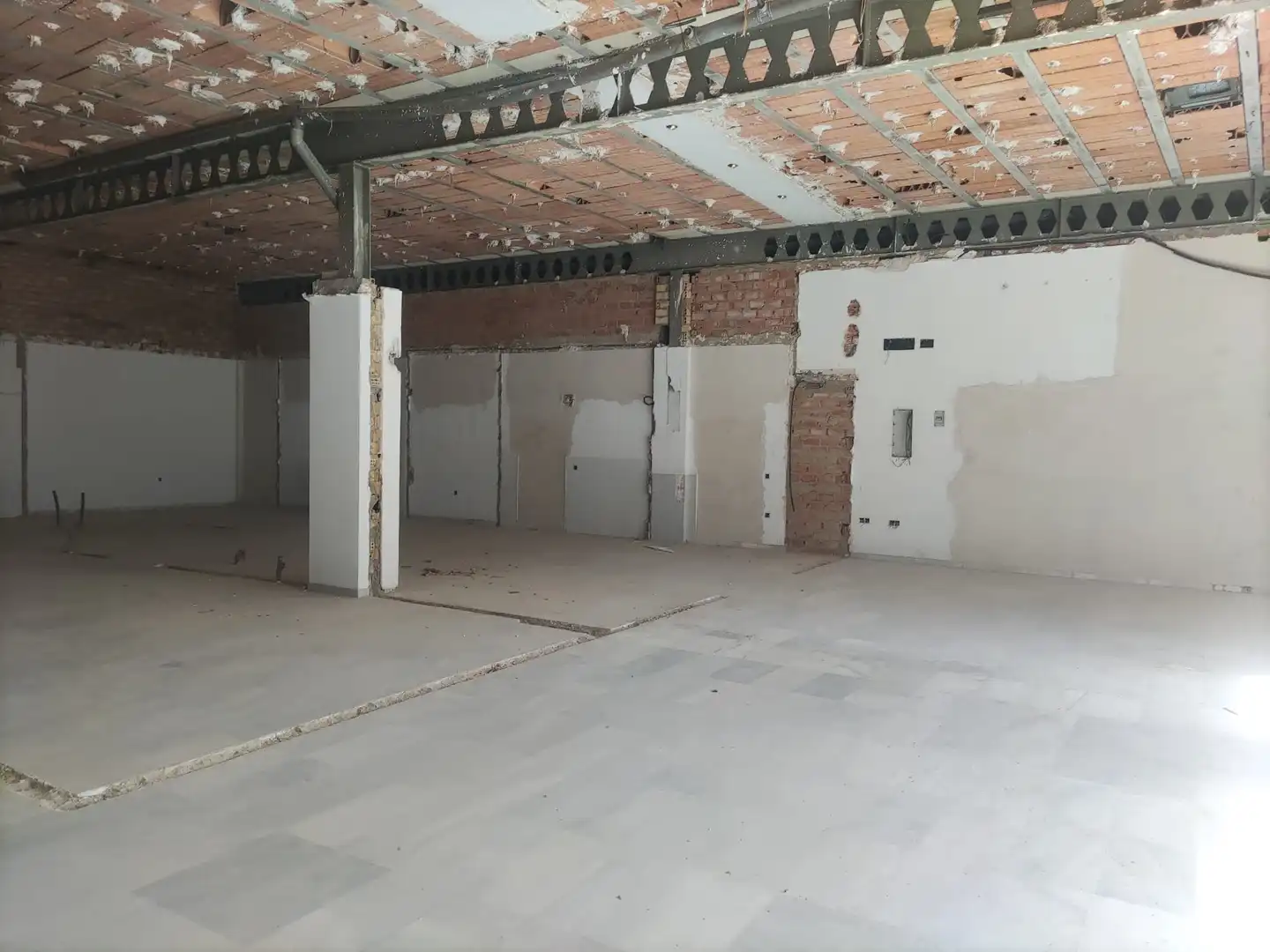 Local comercial en venda a Calle Miguel Delibes 4, imagen 5