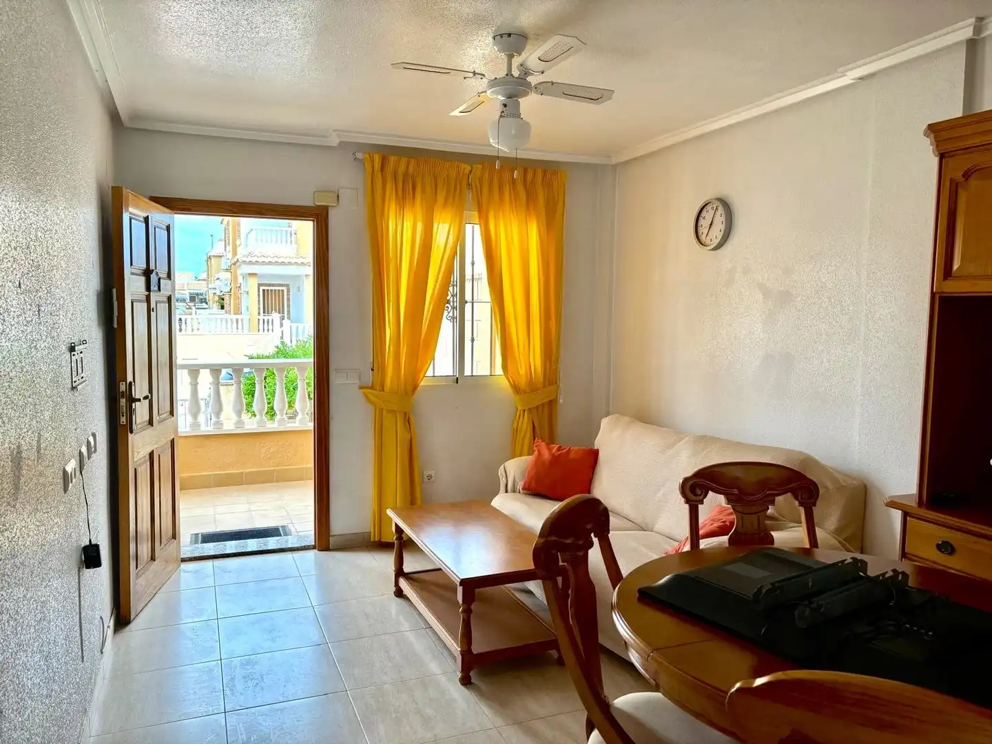 Sala de estar de Casa adosada de alquiler en Rojales con Aire acondicionado y Terraza